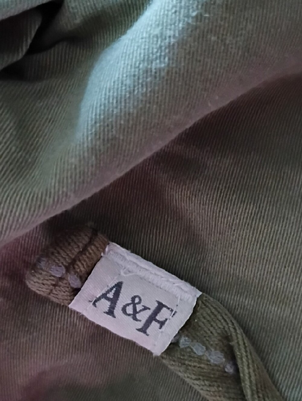 Abercrombie & Fitch Olive Cargo Shorts with Multiple Pockets - Picture 12 of 13